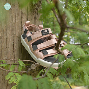 漂洋瓶子 NEW BALANCE 韩国产NB夏日沙滩凉鞋拖鞋 粉色 SD3205QM