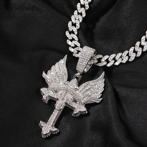 天使之翼十字架吊坠小众创意十字造型锆石嘻哈项链百搭情侣古巴链