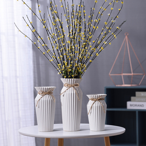 北欧白色陶瓷花瓶现代家居玄关落地插花软装饰品餐桌百合鲜花花器