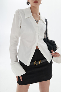 白色喇叭袖衬衫女2024春季新款小众设计辣妹修身显瘦收腰V领上衣