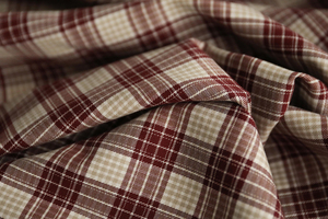 日本进口薄款复古紫红黄白格纹细斜纹纯棉高支面料设计师衬衫布料