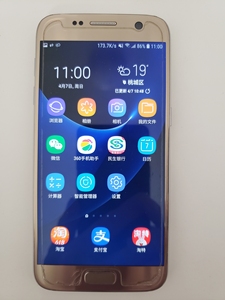 三星S7手机。铂光金机身，惠州三星电子有限公司生产。全网通4