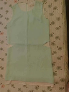 婉甸专卖店购买实物薄荷绿连衣裙，很软的雪纺面料，有质感。夏天