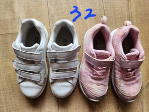 女大童运动鞋，小白鞋，凉鞋，主要牌子是江博士，凉鞋是阿迪达斯