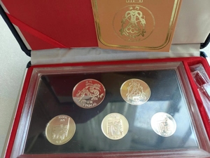 澳门1983年全银套币，发行量2500套，现在很少可以见到的
