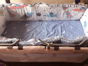 欧式多功能便携式折叠婴儿床 ，床垫可以升降，配件齐全，图片上
