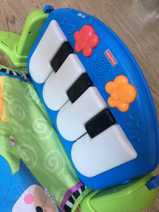 费雪脚踏音乐钢琴(婴儿健身器),零件全部完好无损，小孩没有玩