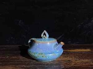 孔家钧窑，国大师，龙头龙落款的一把壶。铜系青蓝釉钧瓷茶具