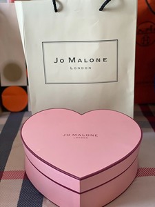 香水太多了，出朋友送的#祖马龙 香水礼盒。限定红色心形礼盒，