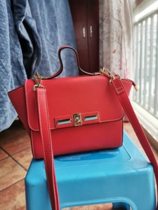 Cotra女包手提包挎包红色，很久没用过了，要搬家所以转了。