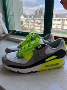 Nike荧光色cd0881-103气垫跑鞋40码，带原盒