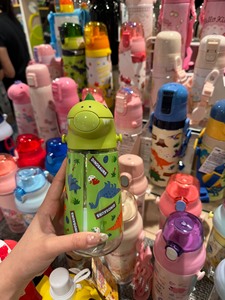 在香港一田百货买的吸管水杯