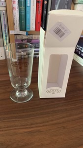 全新百利甜酒玻璃杯沙冰杯酒杯，买酒送的，不是薄玻璃，挺厚重的