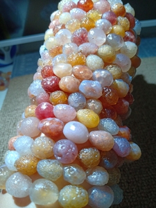 阿拉善糖心玛瑙原石手链，颜色丰富艳丽，值得入手，199元一条
