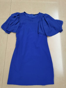 夏季连衣裙，克莱因蓝，很衬肤色，袖子有特色，中码