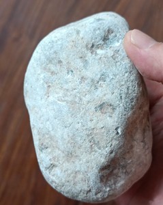 翡翠原石#925克木那白沙皮，皮克细腻像面粉，肉质也应该细腻