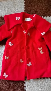 女童刺绣大红年服呢子夹棉外套，红色呢子连衣裙，大领很可爱，夹