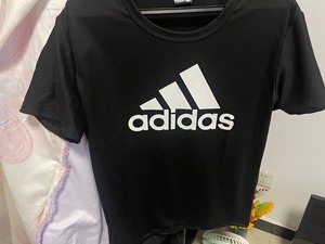 #Adidas/阿迪达斯 阿迪短袖T恤一共两件一个黑色一个白
