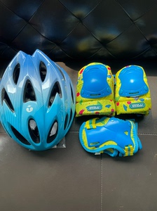 米高K8s儿童专业轮滑头盔骑行滑板平衡车旱冰安全帽运动护具套
