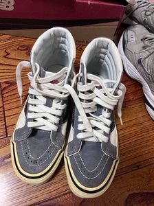 vans牛仔蓝拼的高帮 36.5码 好久没穿了鞋底发黄了 旗