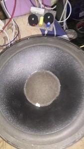 JbL10寸中低音喇叭：正常使用，原装无修，一个防尘帽补过胶