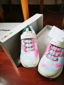 Geox儿童运动休闲鞋，33码，粉色白色，粘扣。英码1码，美