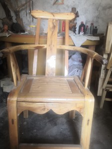 给山西一位客户定做的异形圈椅，老楸木料，客户嫌小，因为他比较
