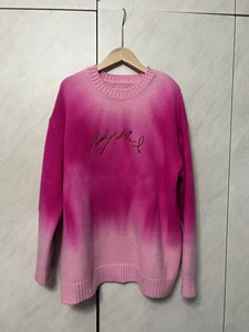 太平鸟毛衣，这件是衣柜里最贵的毛衣，纯羊毛的，颜色特别好看，