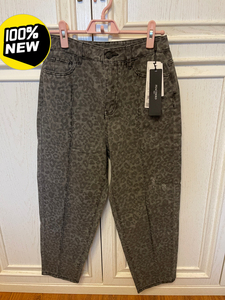 太平鸟全新灰色豹纹牛仔裤，M码，160，全新正品，669元，
