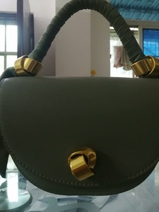 小CK Charles&Keith 复古灰绿色缎带马鞍包，可