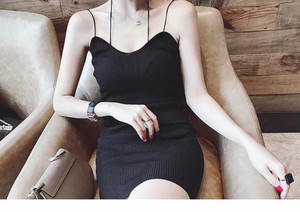 韩版黑色吊带针织裙修身包臀露肩无袖连衣裙打底裙（黑色，均码）