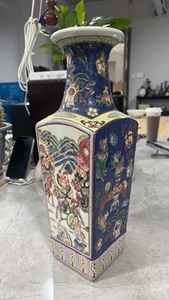 回流中国瓷器五彩花瓶，名为刀马旦花瓶，品相完好，无损无伤
