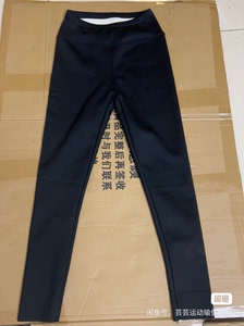 九分沙鱼裤，布料光滑完美曲线和精致的做工，只有一个百搭黑色，