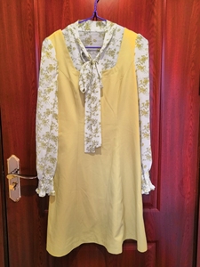 鹅黄色长袖雪纺冰丝西装垂感连衣裙，袖子雪纺有收口，春秋夏季可