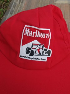 MarIboro万宝路方程式赛车️世界冠军队的一顶帽子；此帽