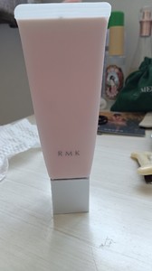 RMK隔离霜妆前乳02号色，用了三四次工作太忙没空使用出闲置