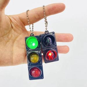爆款电子红绿灯钥匙扣背包挂件迷你可爱人行灯LED发光钥匙扣新款