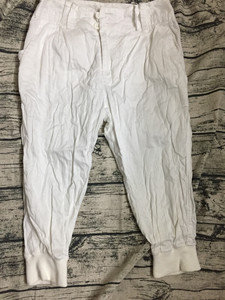 斯琴全新白色五分裤有一度非常喜欢文青范的衣服，斯琴进入视野。