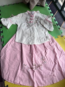 女儿女童汉服套装，购于安徽宏村，亚麻棉麻料，夏天穿可以，很舒