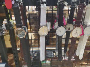 表柜撤柜，所有手表有动特酷，聚利时，奥利妮，柯紫等品牌，现以