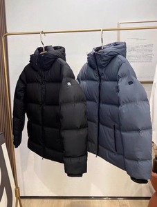 Kolon可隆男士鹅绒保暖加厚羽绒服。简约科技感十足，面料防