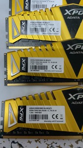 威刚8G/3000 XPG  DDR4  金色 黄金马甲条