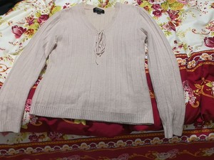 捷唯雅羊绒衫，以前经常穿，因为胖了所以闲置很久了，羊绒品质很
