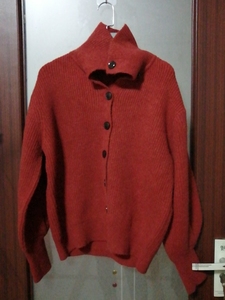 尾货全新，毛衣开衫女外套，砖红色，领子有扣子，可以立起来也可