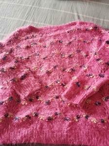 玫红花色貂毛毛衣，均码，可穿至120斤，低价出售。