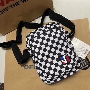 特价包邮！VANS/范斯正品黑白棋盘格经典斜挎包Q5J0Z