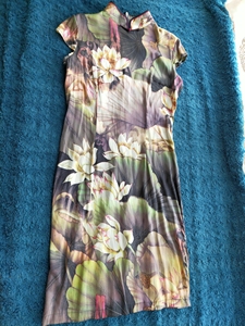 素罗依品牌单层桑蚕丝旗袍，。里缝包边，做工精细，考究。XL1