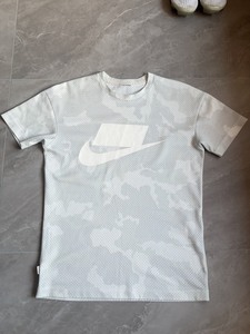 耐克 Nike nsw迷彩短袖t恤男宽松速干 衣长78厘米