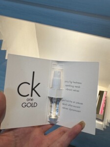 ck正品香水小样2ml 试用装带喷头，独立卡片包装  且超级