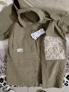 三月份在郑州二七广场摩欧店买的外套 原价168买的 买了就穿